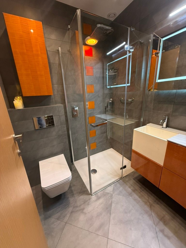 MRS BATHROOM