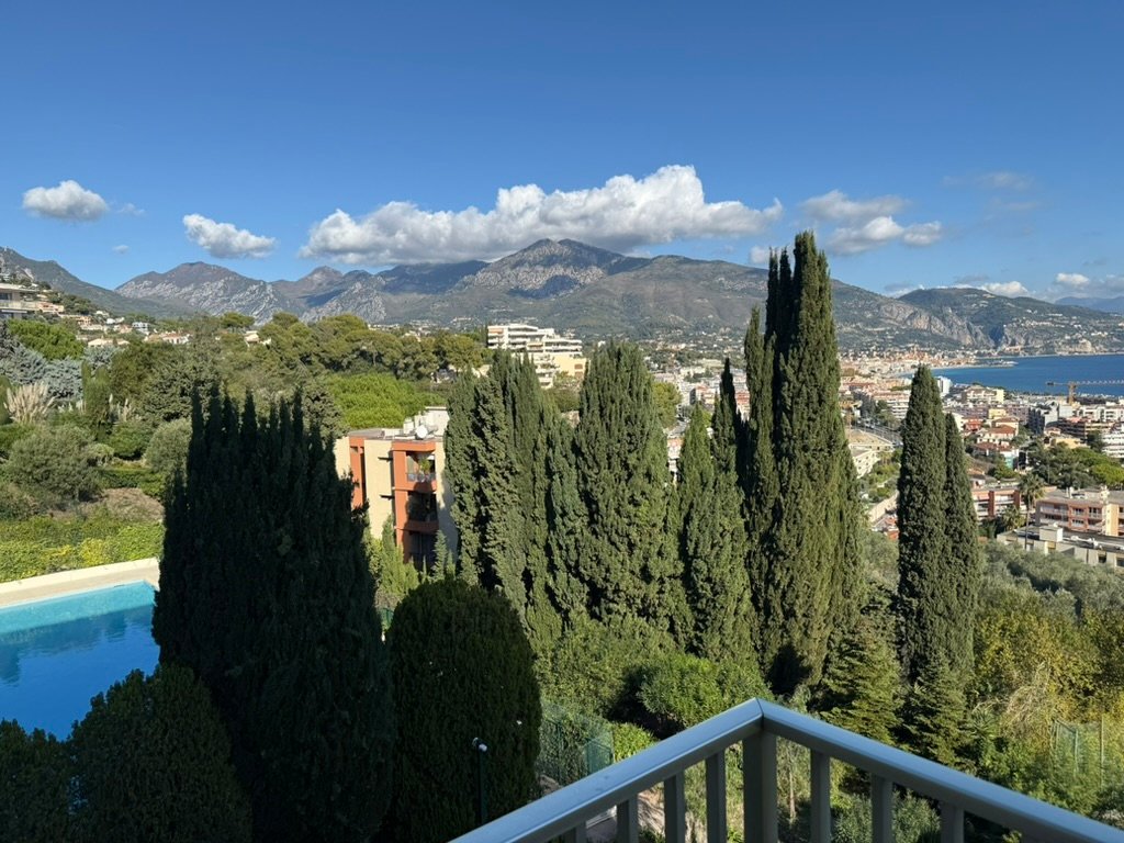 MRS FRONT TERRACE MOUNTAIN AND SWIMMINGPOOL VIEW VIEW