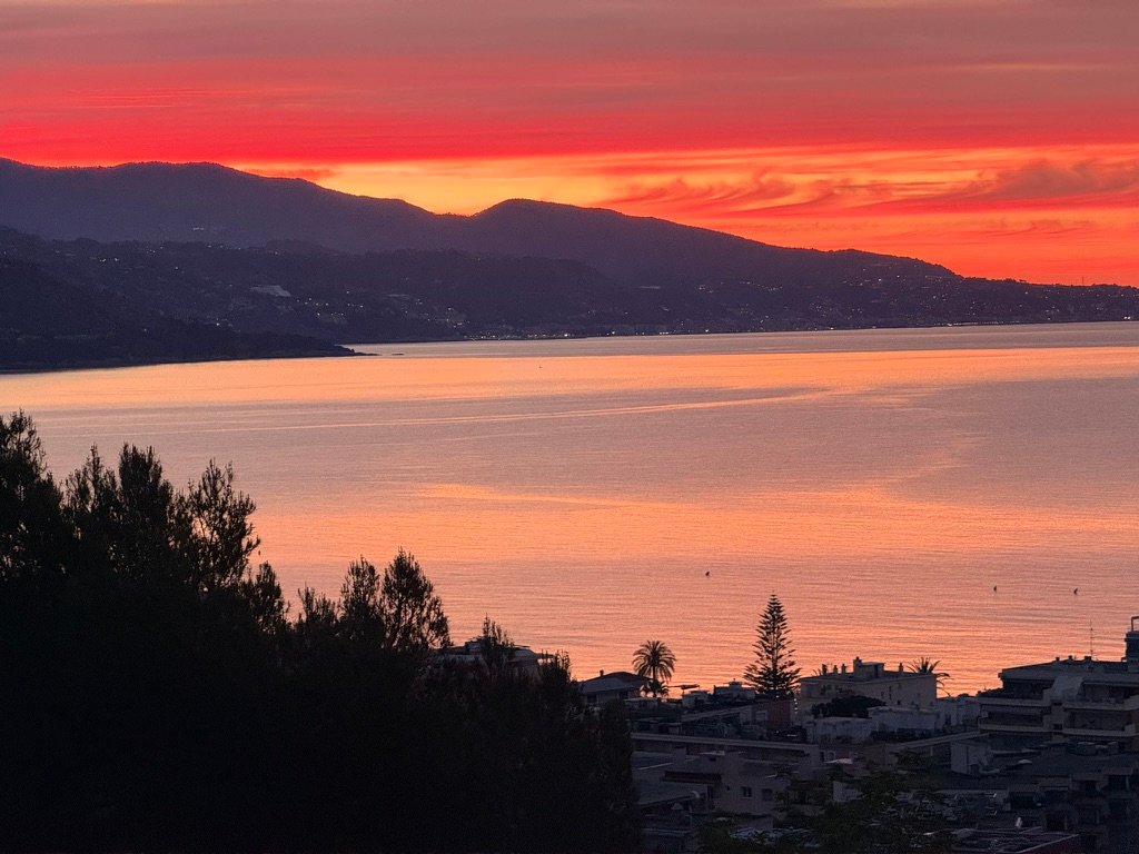 MRS FRONT TERRACE SUNRISE