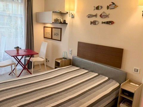 MRS SUITE BED CLOSEUP