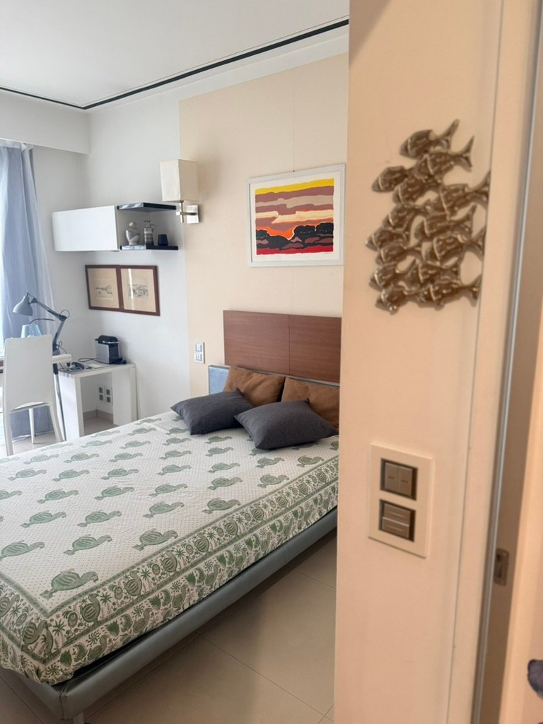 MRS SUITE FROM THE ENTRANCE