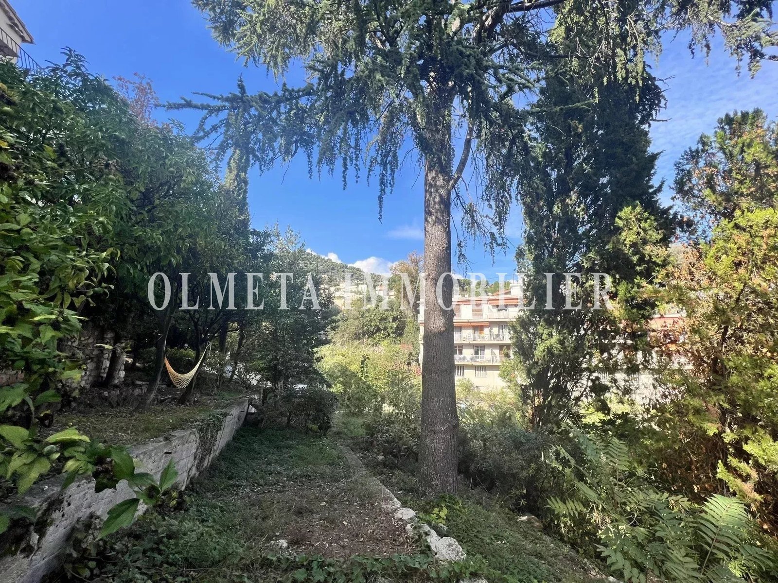 CAP MARTIN- DEMEURE 10 PIÈCES- VUE DÉGAGÉE -TERRAIN