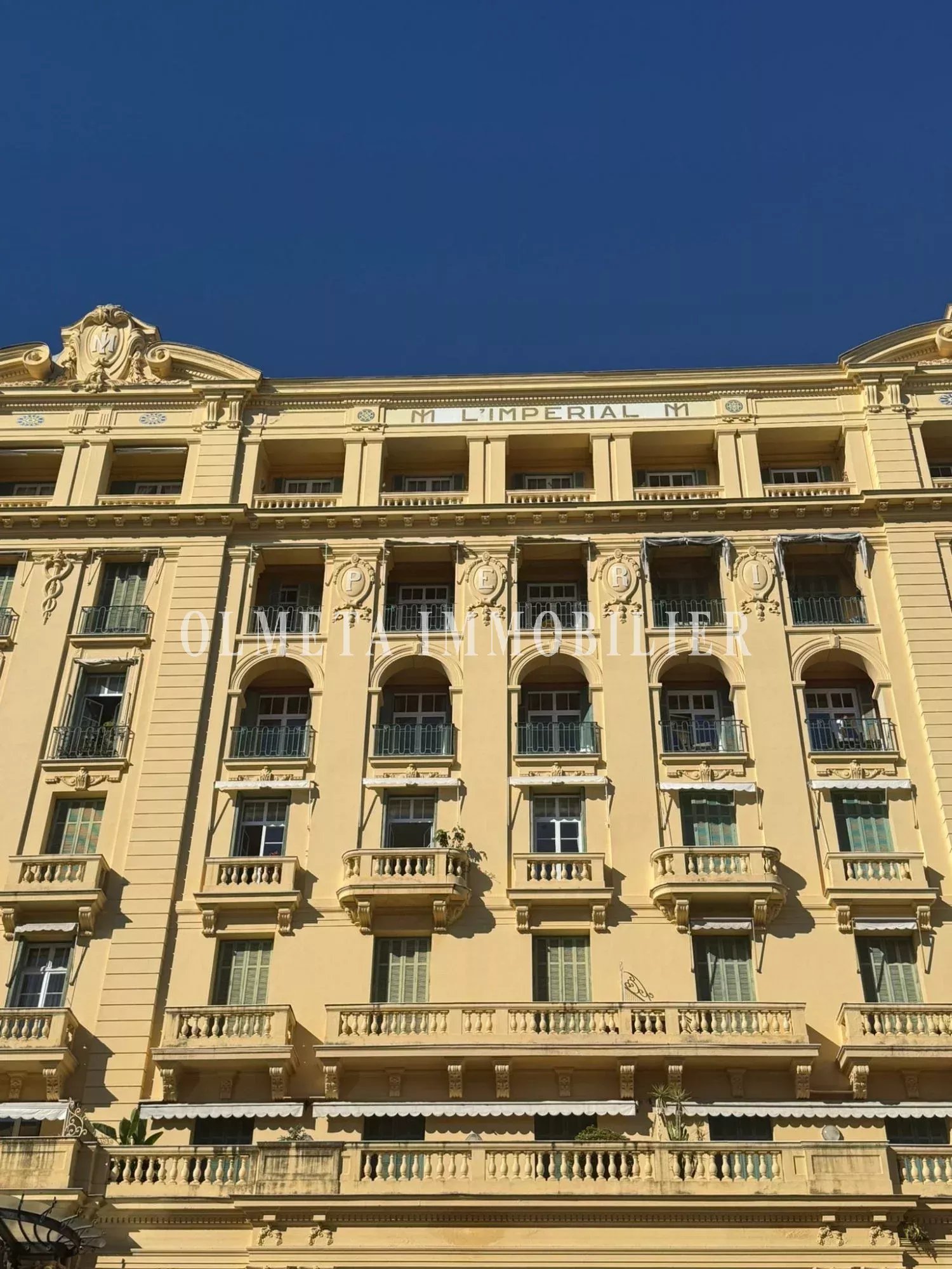 Menton – Palais Belle Époque – Dernier étage avec Vue Mer Imprenable