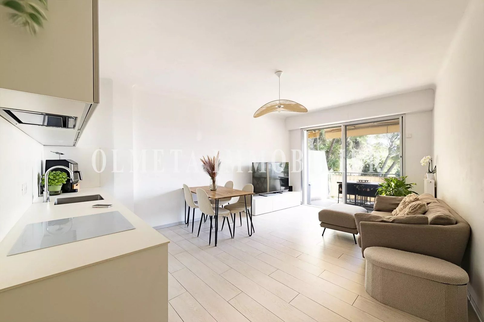 Pied‑à‑terre idéal près de Monaco : 3P vue mer, terrasses, parking,piscine