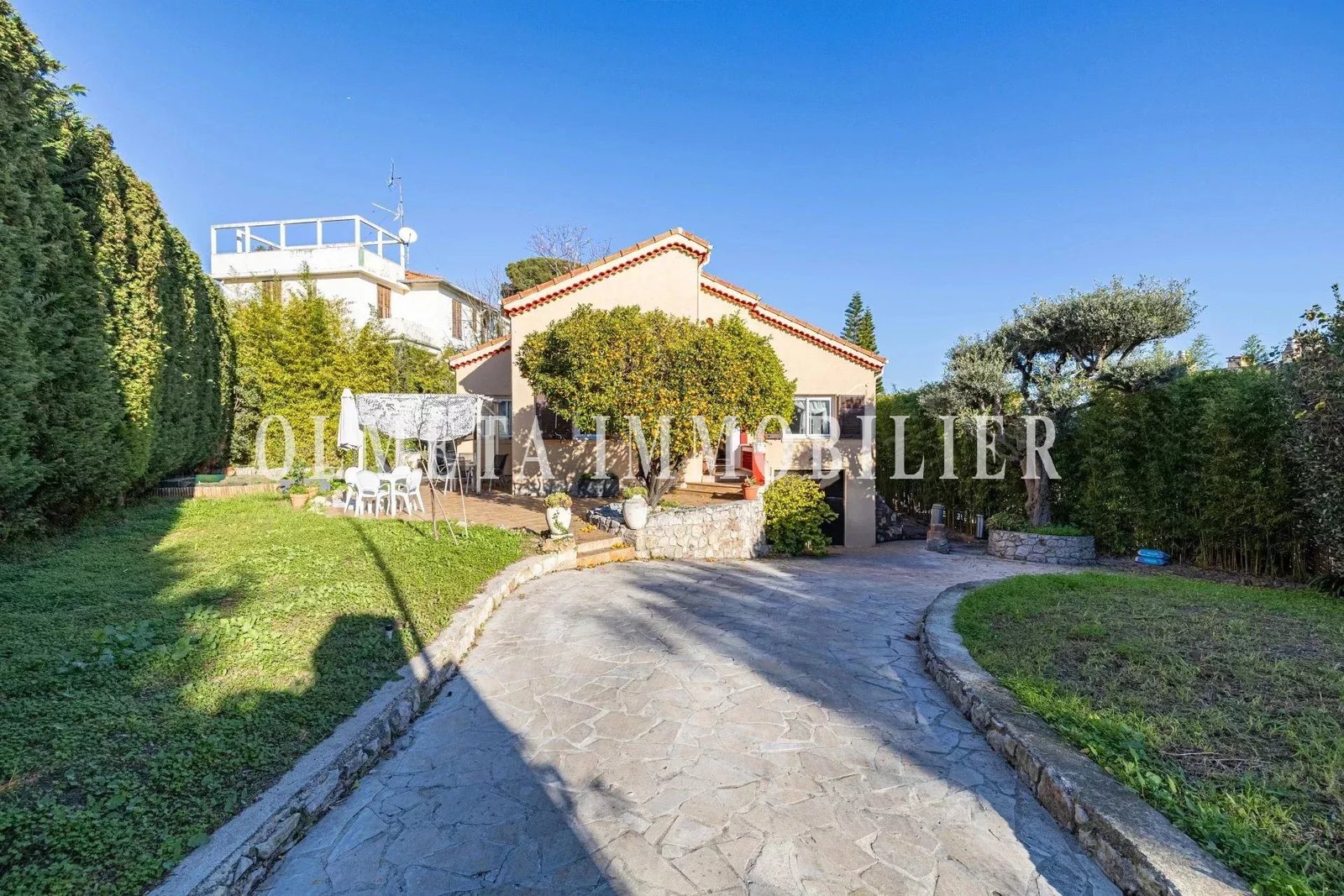 CAP MARTIN VILLA 4 CHAMBRES AVEC GRAND JARDIN ET PISCINE