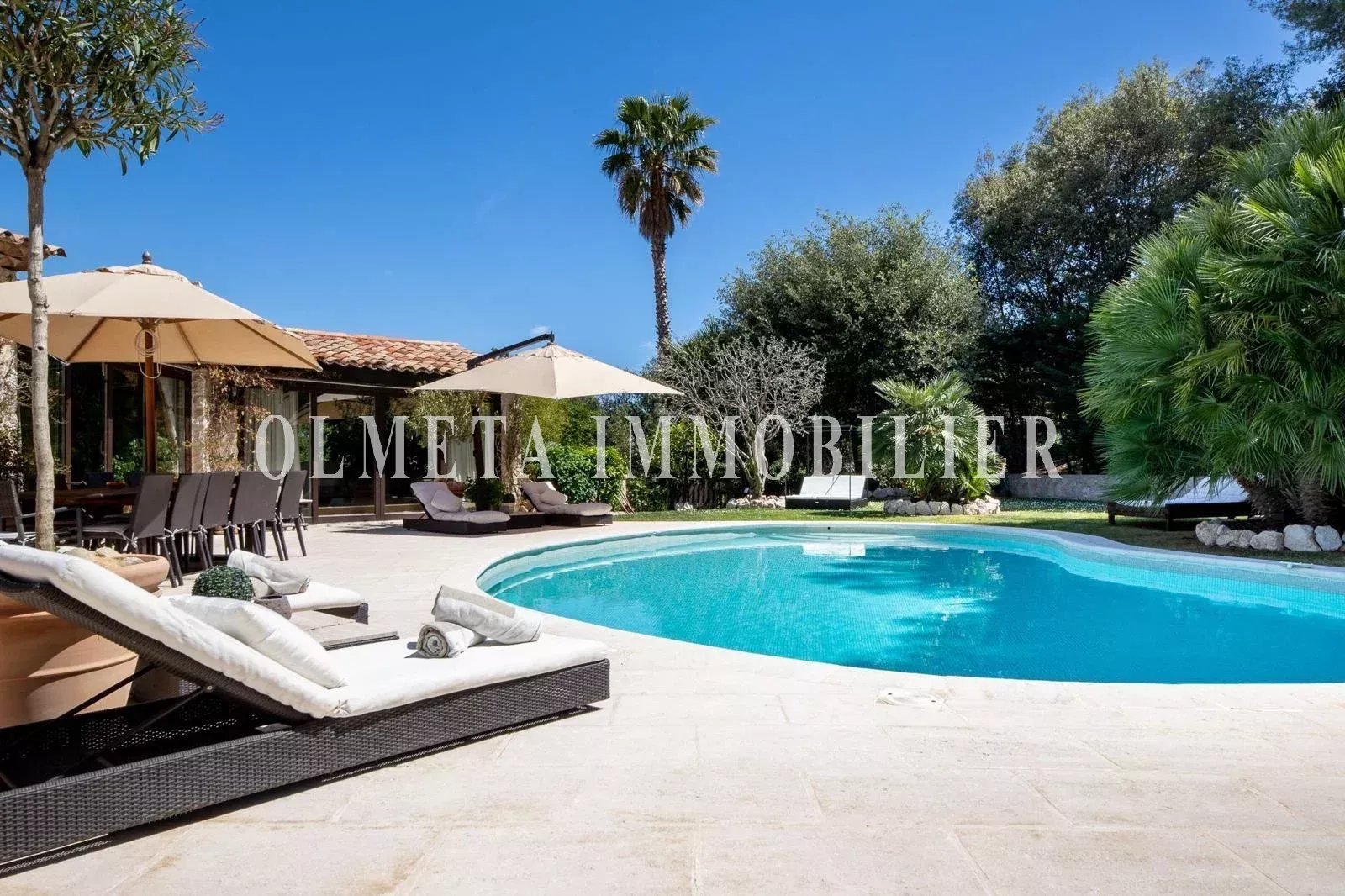 Villa d’exception rénovée — Saint‑Paul de Vence, vue village, jardin et forêt