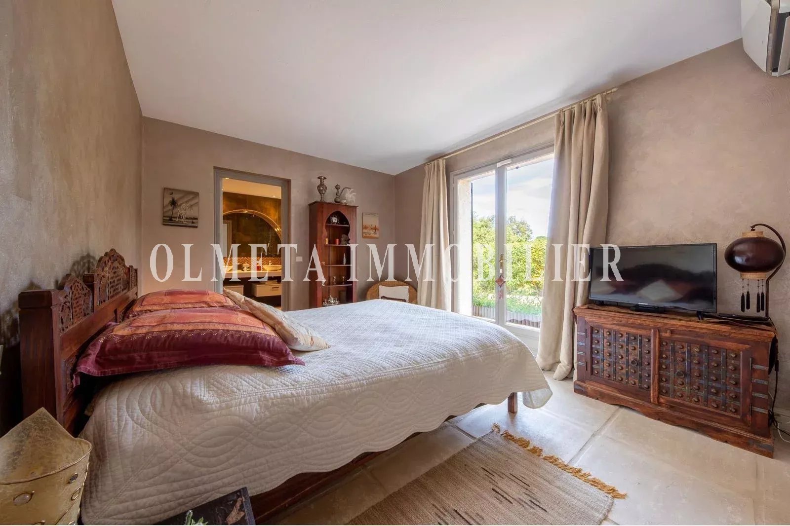 Villa d’exception rénovée — Saint‑Paul de Vence, vue village, jardin et forêt