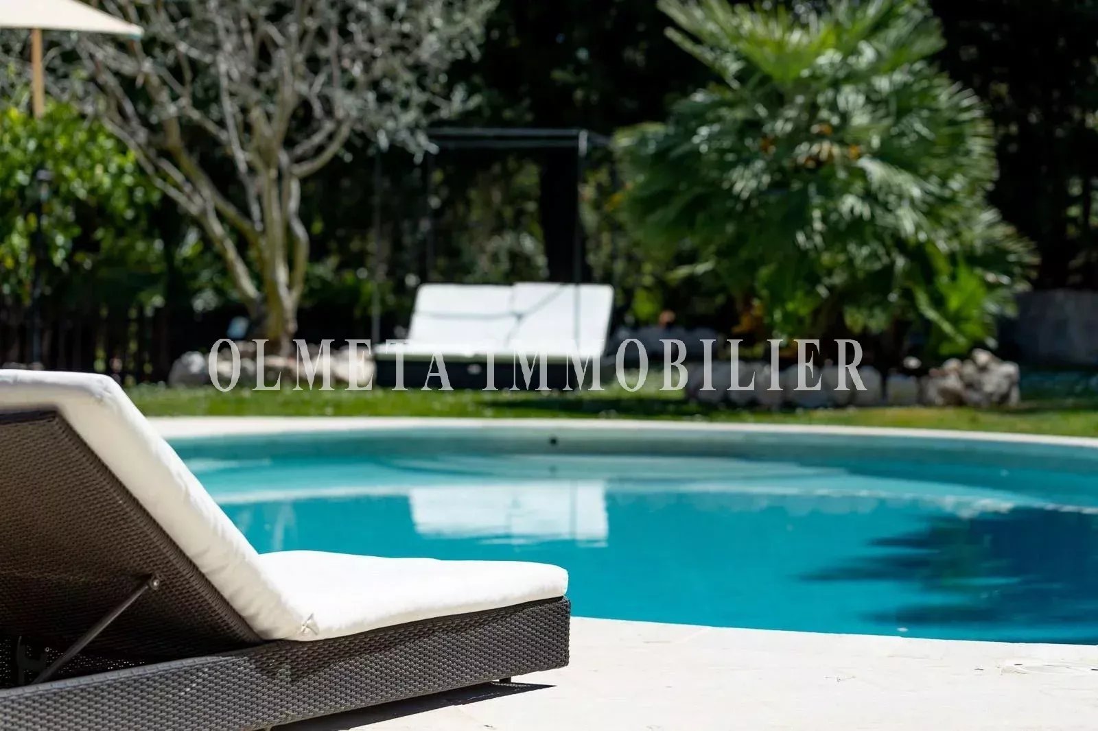 Villa d’exception rénovée — Saint‑Paul de Vence, vue village, jardin et forêt