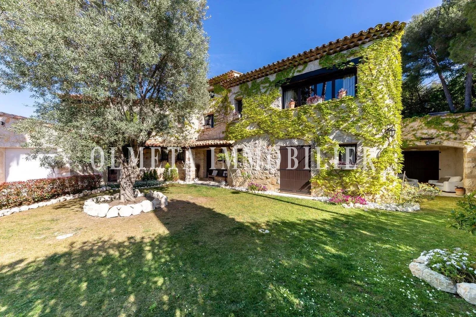 Villa d’exception rénovée — Saint‑Paul de Vence, vue village, jardin et forêt