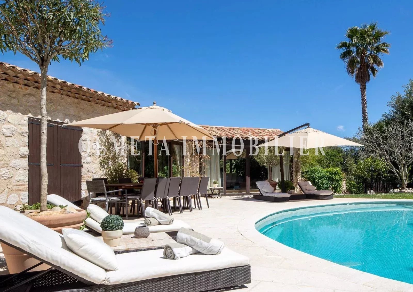 Villa d’exception rénovée — Saint‑Paul de Vence, vue village, jardin et forêt